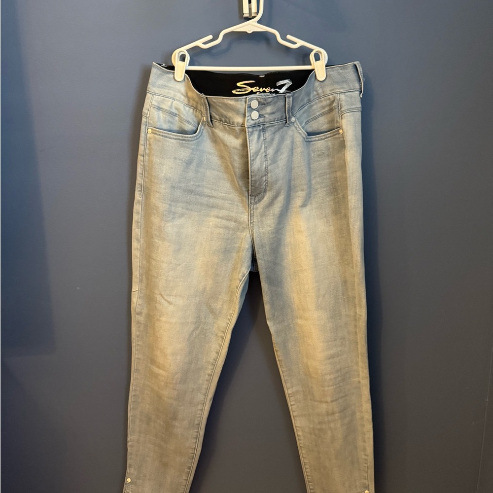 Seven7 Light Wash Skinny Jeans – Size 16